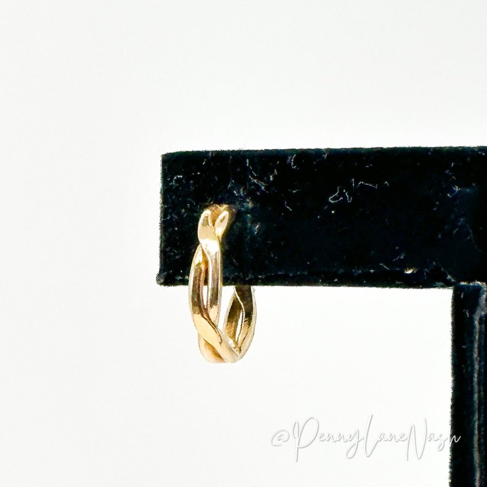 Vintage Intertwined Golden Huggie Earrings - Picture 8 of 8